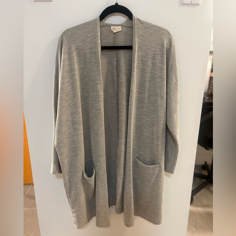 Donni. Luxury Cardigan lightweight open / excellent condition